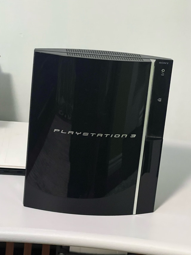 Sony PlayStation 3 (PS3) Console with Controller