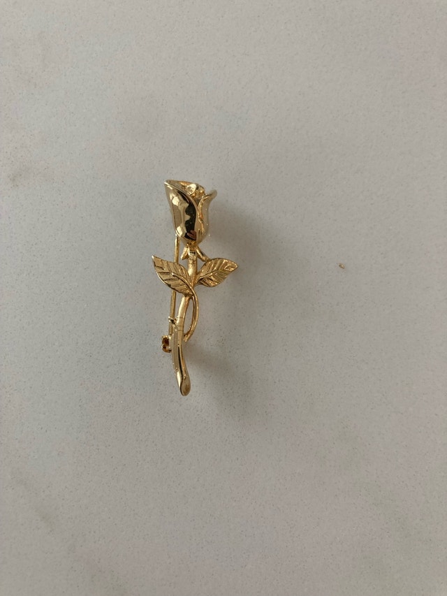 ⚽️Gold-Tone Rose Brooch