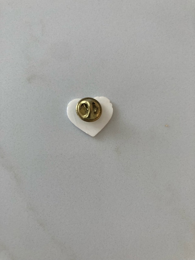 ⚽️Heart Shaped plastic Rose Lapel Pin - photo 2