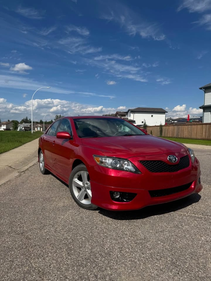 2011 Toyota Camry - photo 2