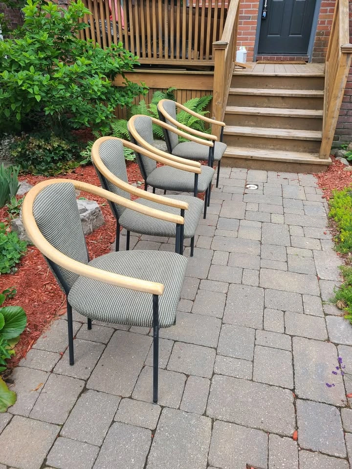 🇨🇦  Set of 4 dining chairs - photo 3