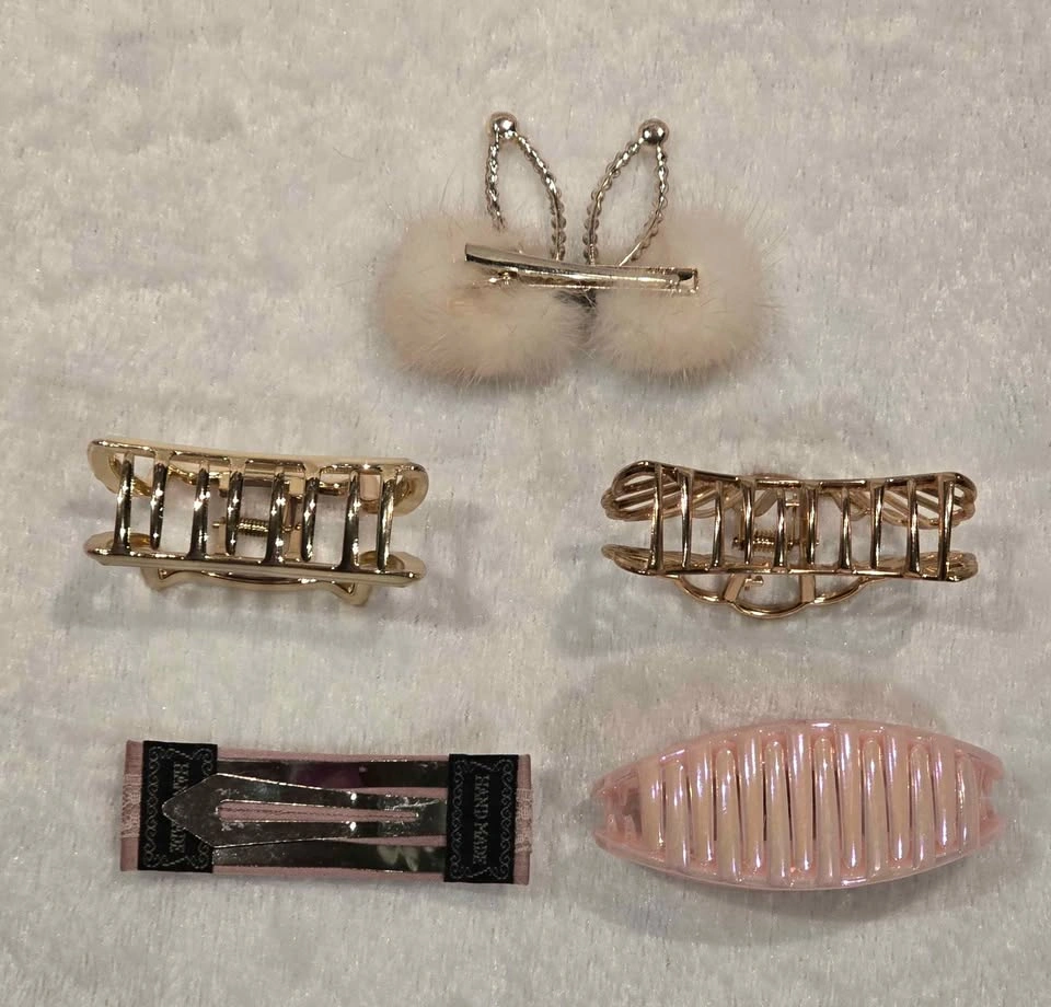 6pc Hair Accessories Bundle Wet Brush & Clips $20 Firm - photo 3