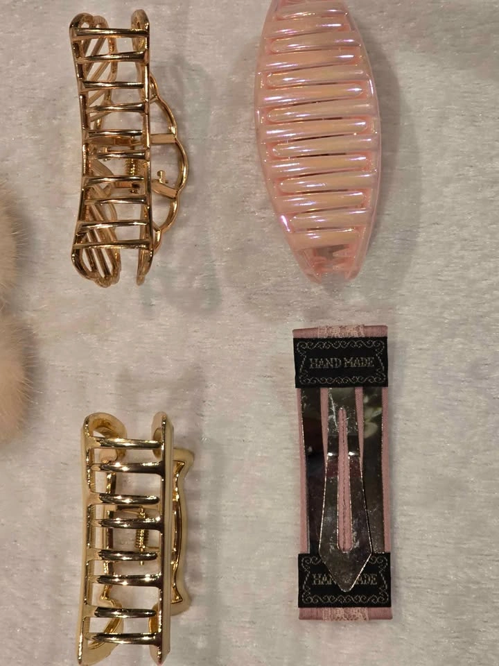 6pc Hair Accessories Bundle Wet Brush & Clips $20 Firm - photo 4