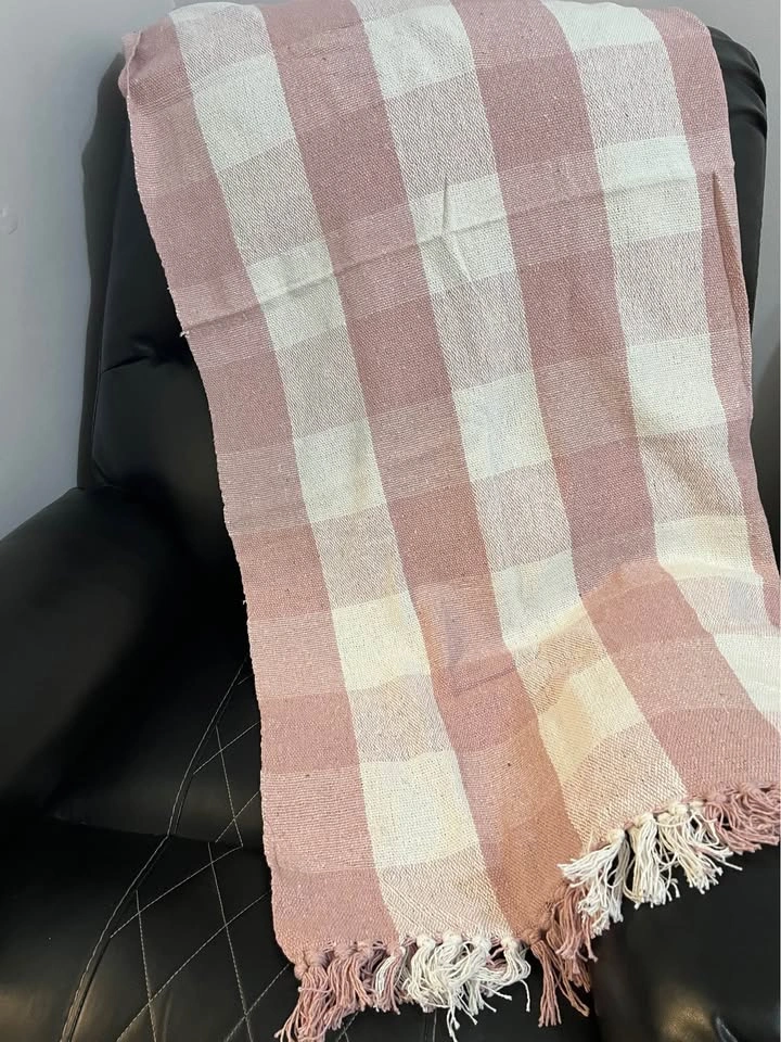 ⚽ Checkered Pink Blanket or Throws- New - photo 3