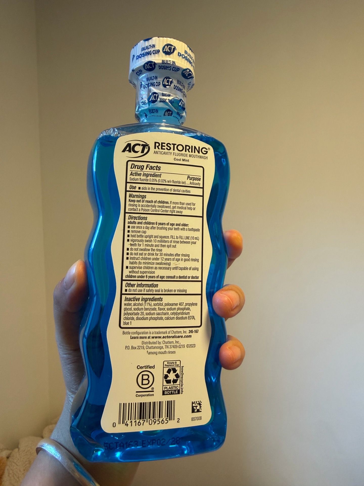 Unused mouthwash liquid - photo 2