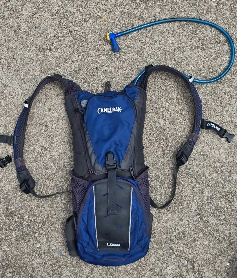 CamelBak Lobo Hydration Backpack Blue/Black $25 Firm - photo 2