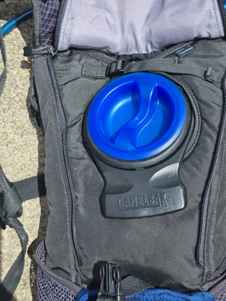CamelBak Lobo Hydration Backpack Blue/Black $25 Firm - photo 5
