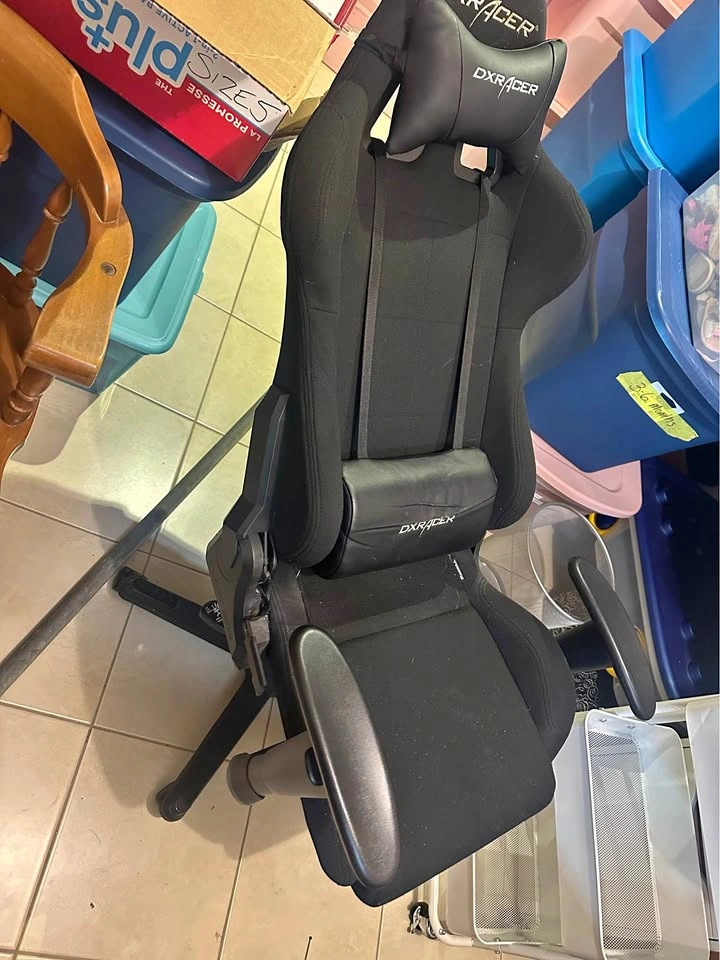 DX RACER FORMULA CHAIR
