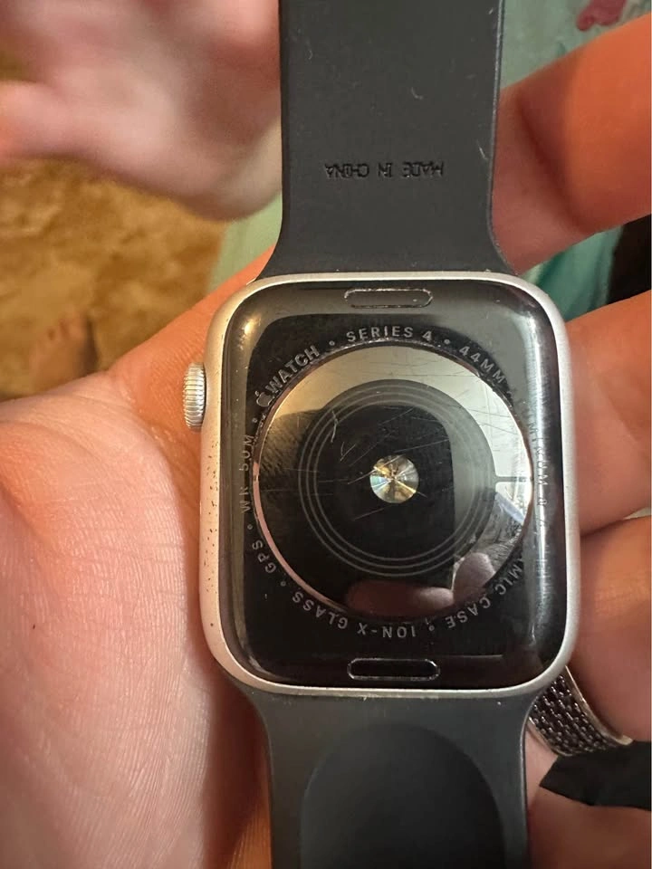 Series 4 44mm Apple Watch - photo 2