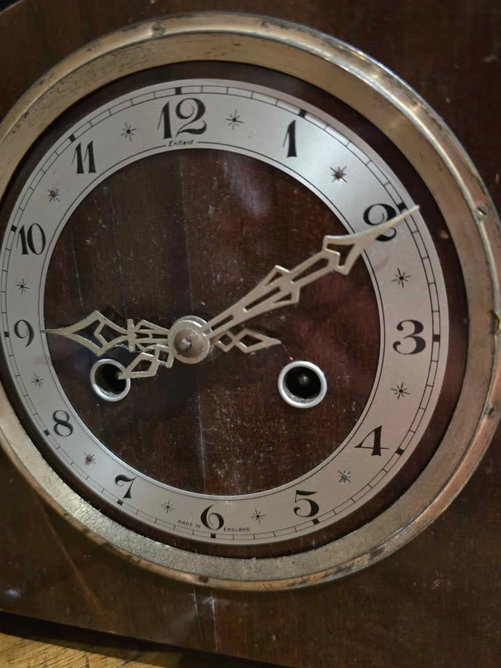 Vintage Enfield Wood Mantel Clock with Key - photo 3