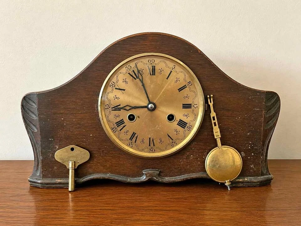 Vintage Perivale Wooden Mantel Clock With Key