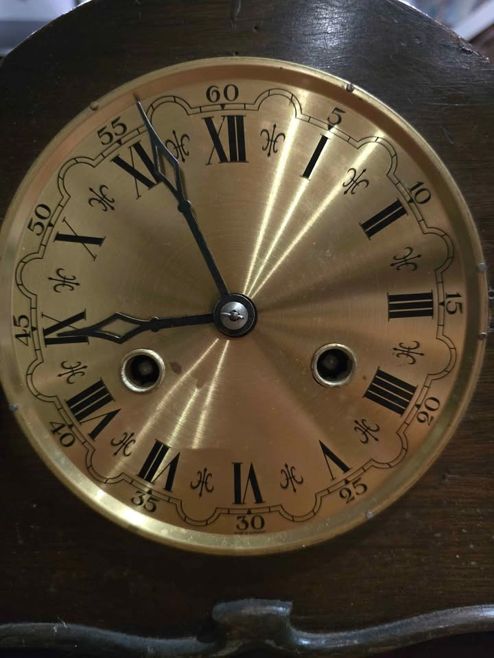 Vintage Perivale Wooden Mantel Clock With Key - photo 4