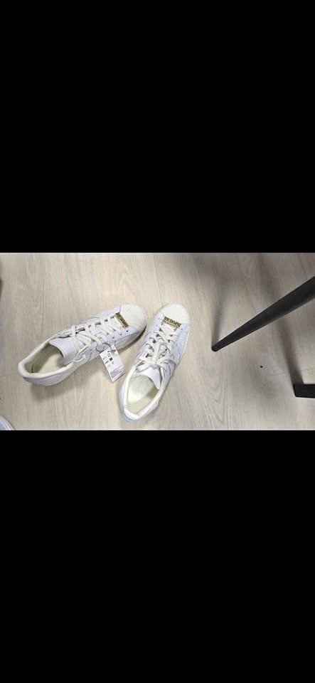 Adidas Superstar white size 8.5M / 9.5W