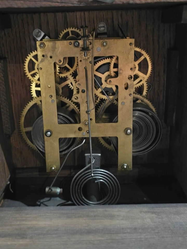 Antique Wood Sessions Mantel Clock With Key - photo 5