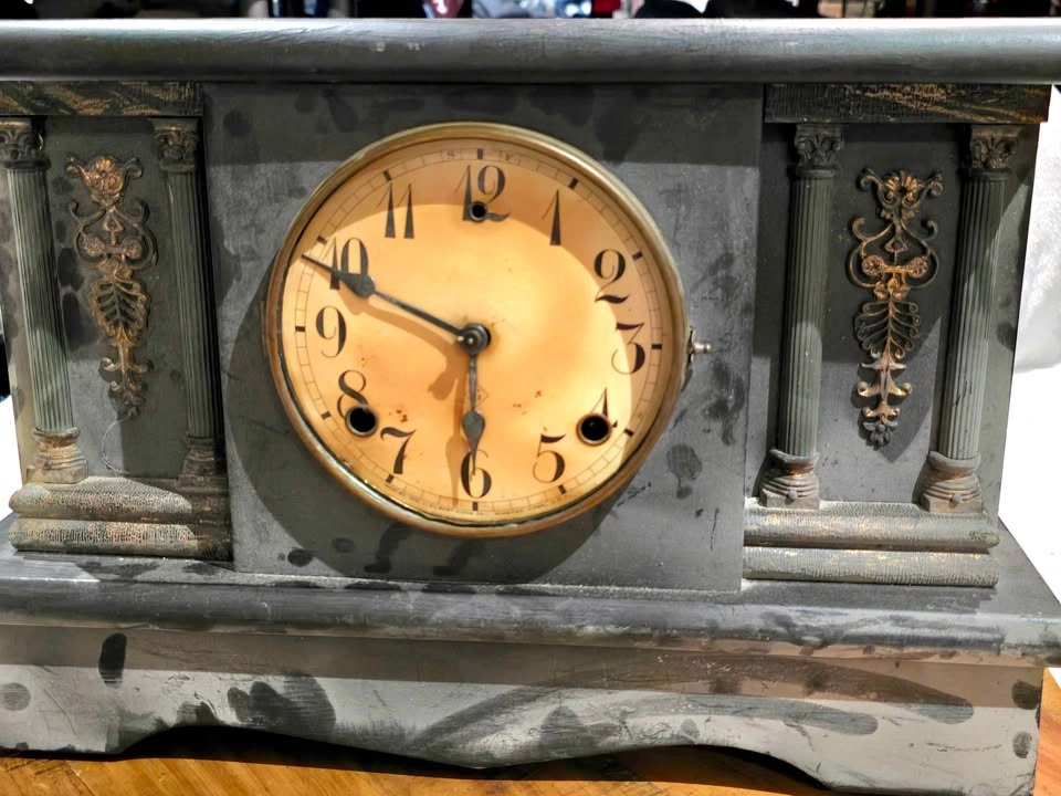 Antique Wm L Gilbert Mantel Clock w Key & Pendulum - photo 3