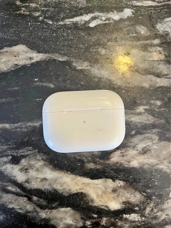 Air pod gen 3 pro case (NO AIRPODS)