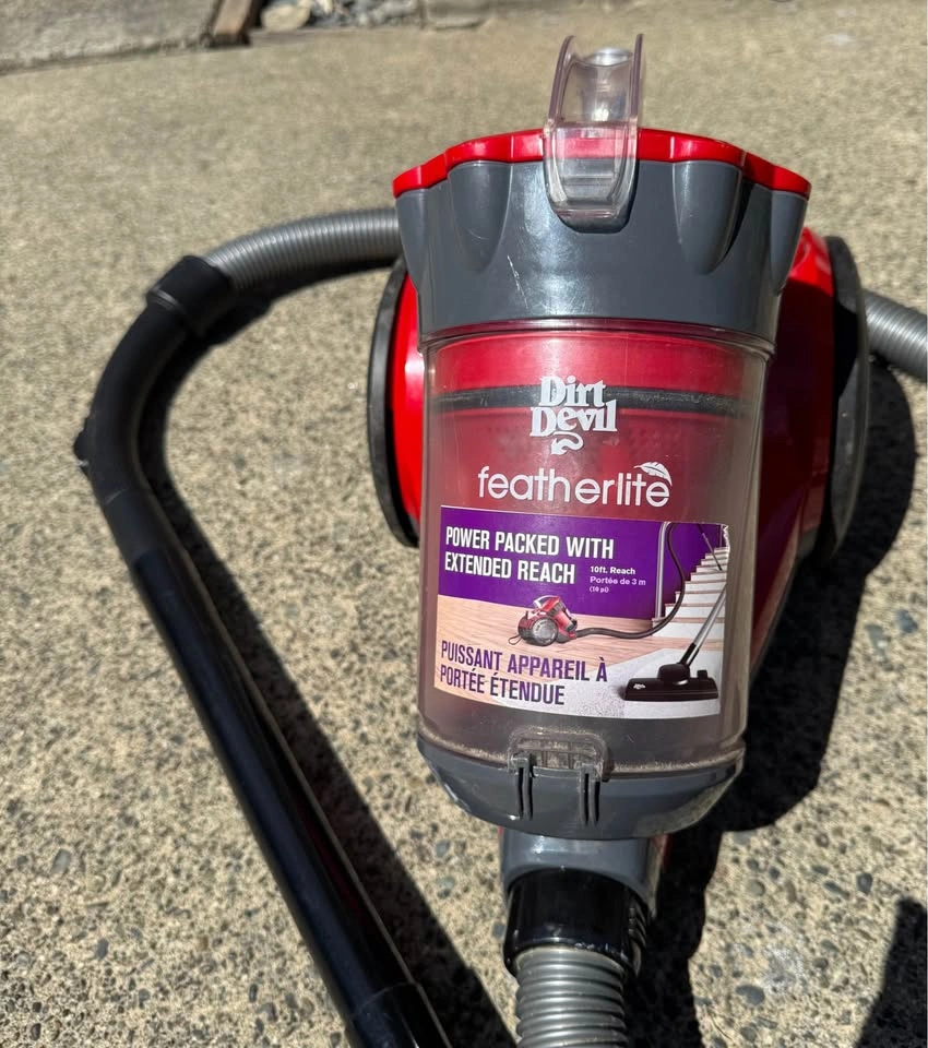 Dirt Devil Featherlite Canister Vacuum - photo 2