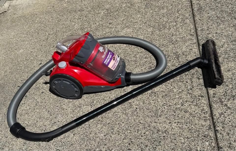 Dirt Devil Featherlite Canister Vacuum - photo 3