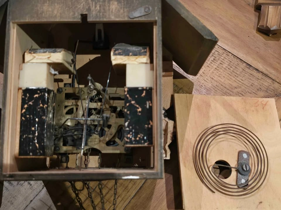 Vintage E. Schmeckenbecher German Cuckoo Clock For Repair - photo 5