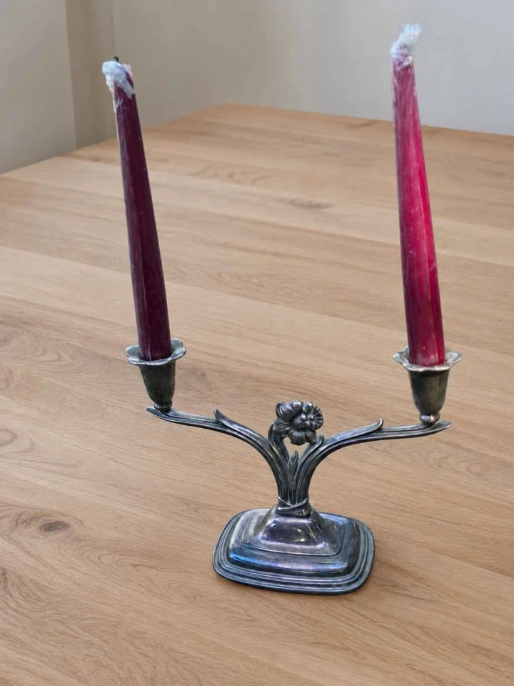 1847 Rogers Bros Daffodil Silverplate Candelabra - photo 3