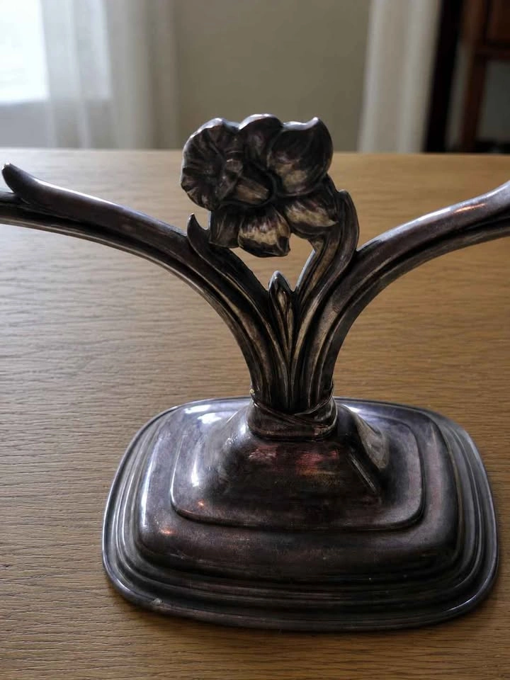 1847 Rogers Bros Daffodil Silverplate Candelabra - photo 4