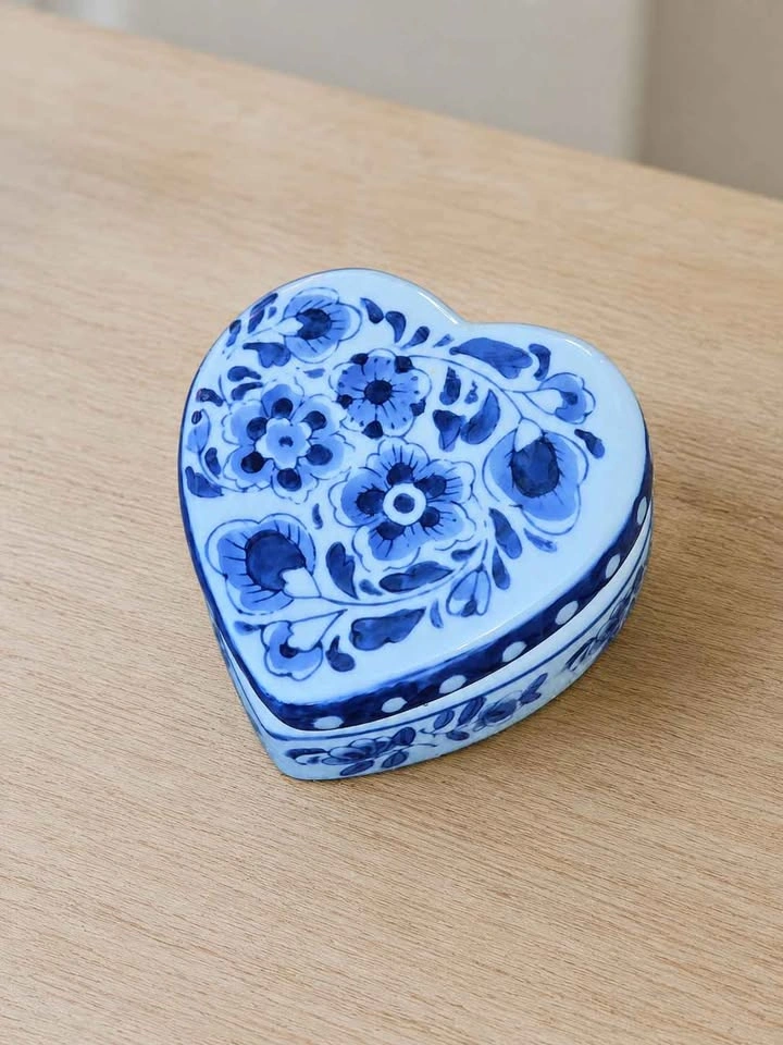 Blue White Hand Painted Porcelain Heart Trinket Box - photo 2