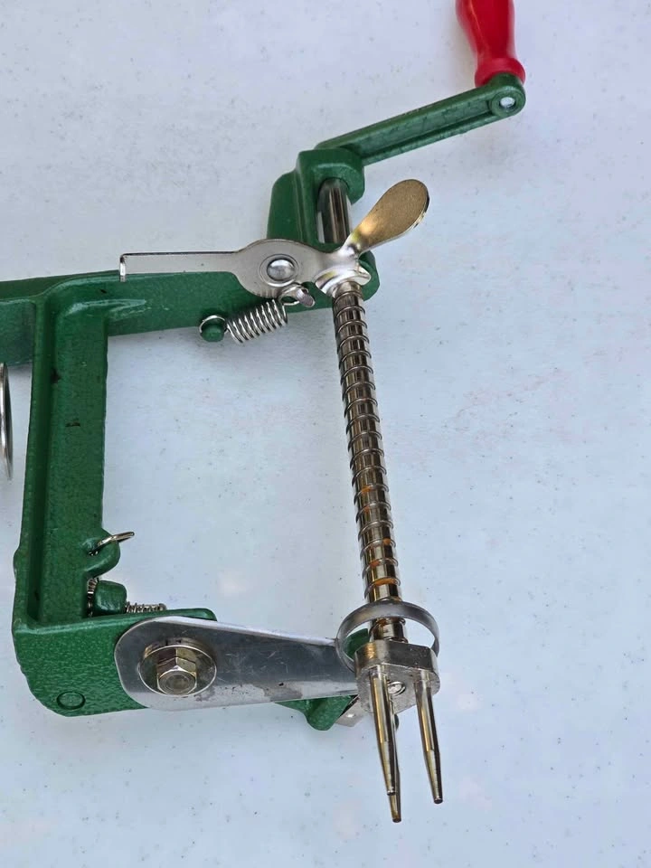Green Metal Apple Peeler Corer Slicer - photo 2