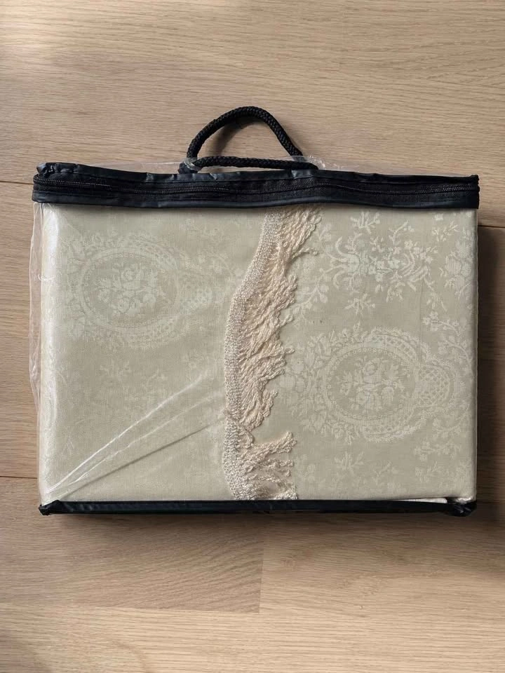 New Cream Jacquard Curtain Set 60x84 $15 Firm - photo 2