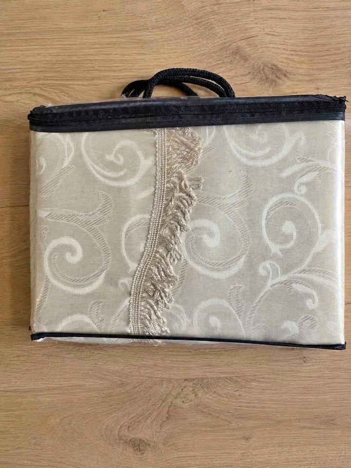 New Cream Paisley Curtain Set 60x84 + Tiebacks $15 Firm