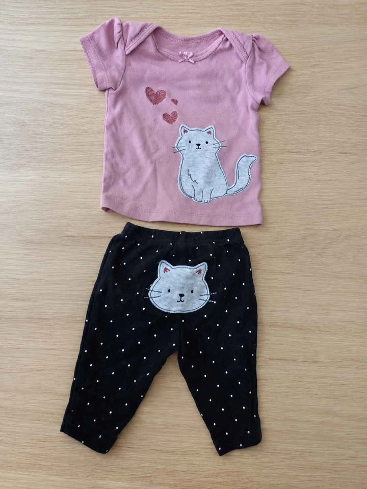 Carter’s Baby Girl NB 0-3M Clothes Bundle 4 Pc - photo 2