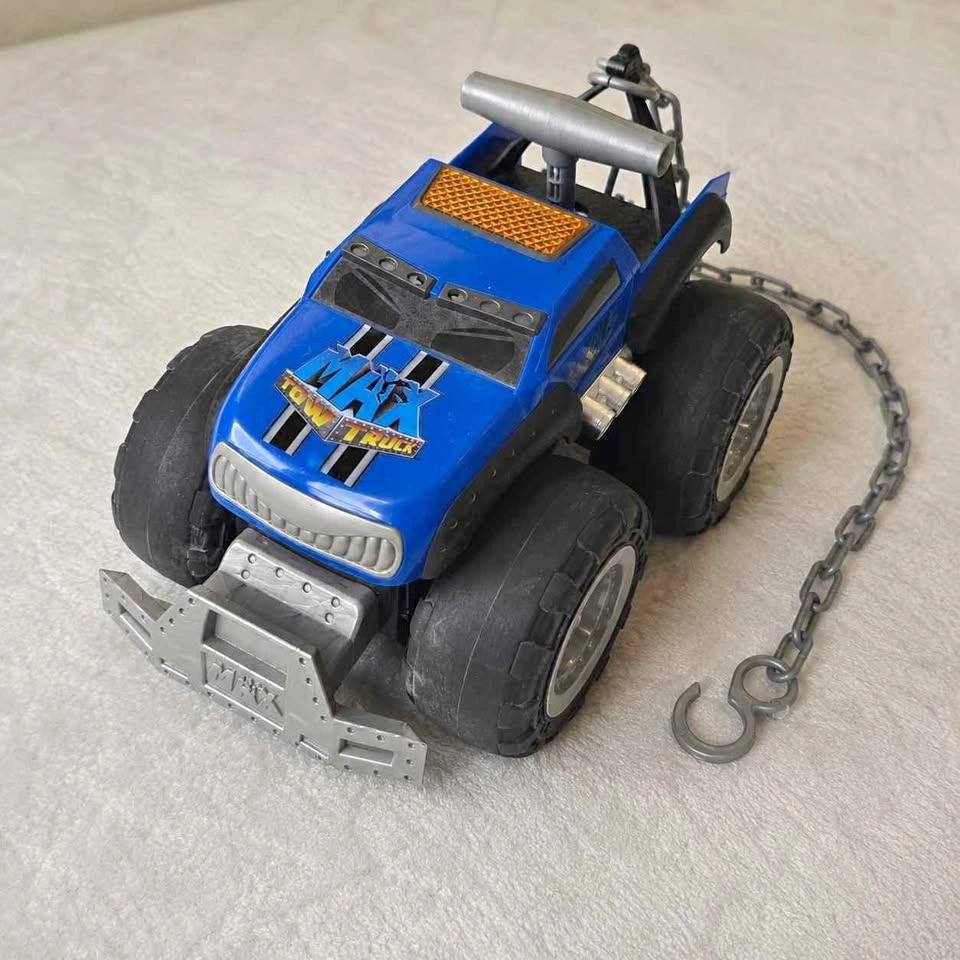 JAKKS Pacific Max Tow Truck Blue Motorized Toy