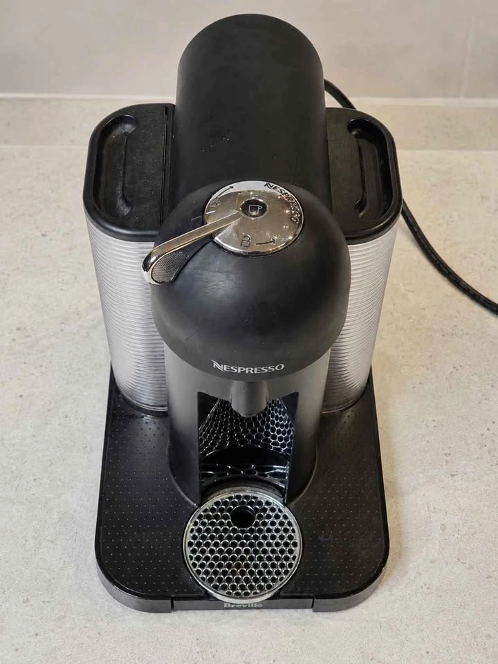 Nespresso Breville Vertuo Coffee Machine BNV220 $30 Firm - photo 2