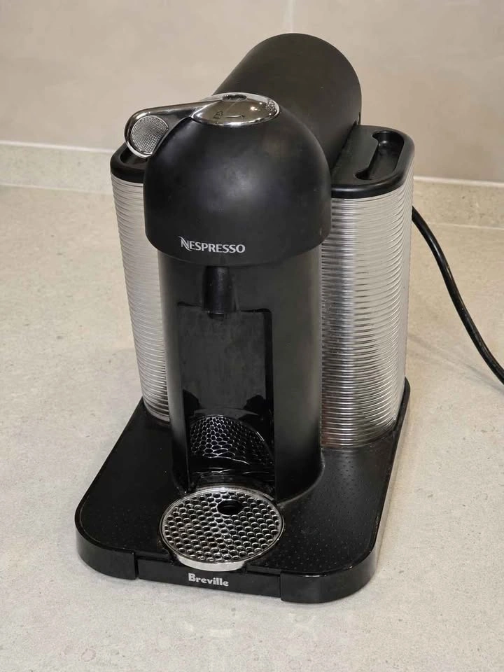 Nespresso Breville Vertuo Coffee Machine BNV220 $30 Firm - photo 4