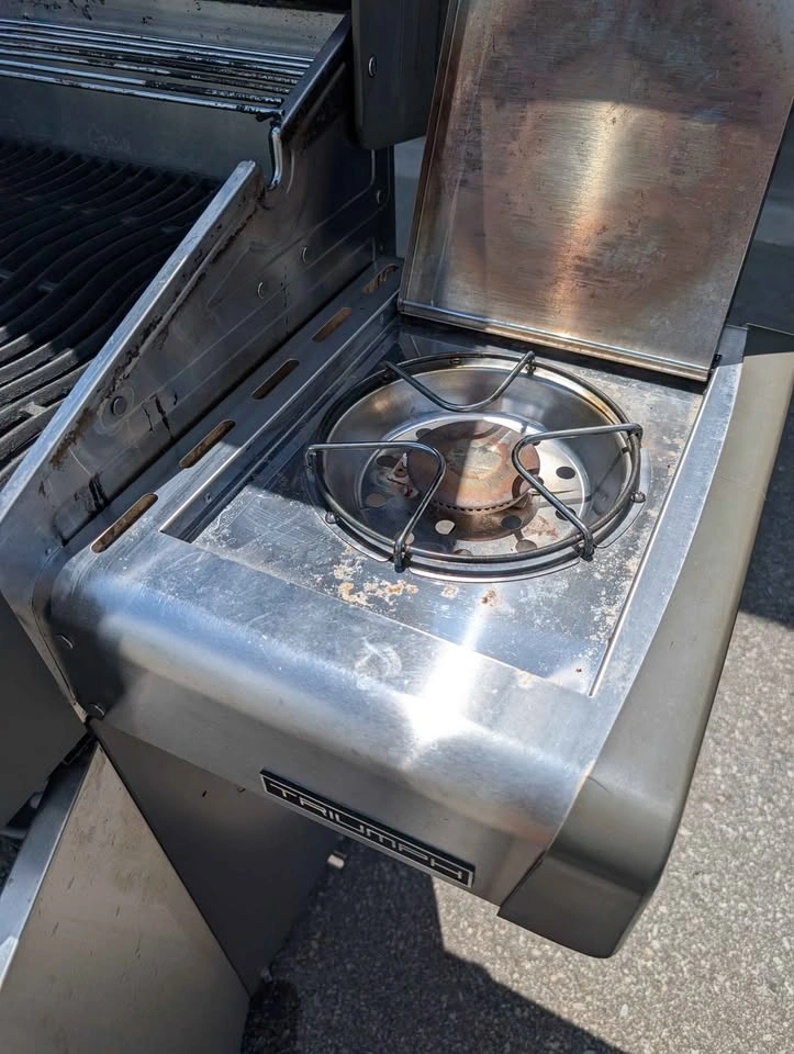 Napoleon Triumph 4-Burner Natural Gas BBQ with Side Burner - photo 5
