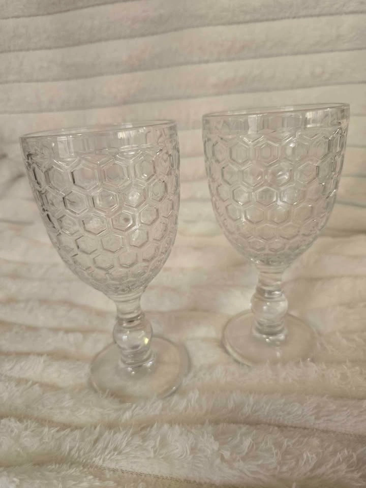 2 Clear Honeycomb Glass Goblets Vintage Style Set - photo 3