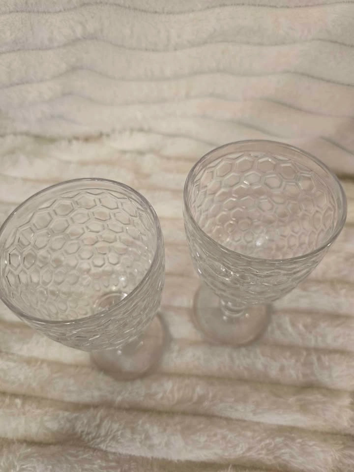 2 Clear Honeycomb Glass Goblets Vintage Style Set - photo 5