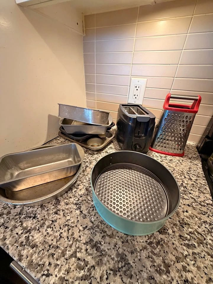 Kitchen and baking supplies