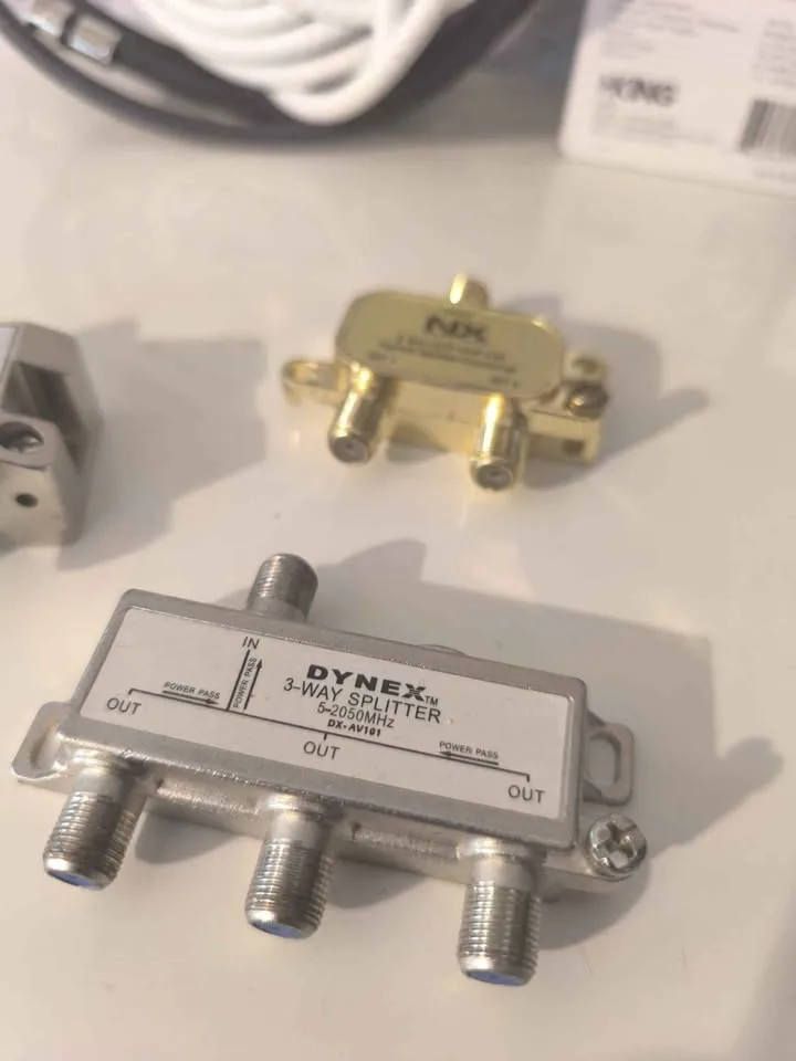 SureLock Digital TV Signal Finder w/ Extras image indicator(6)