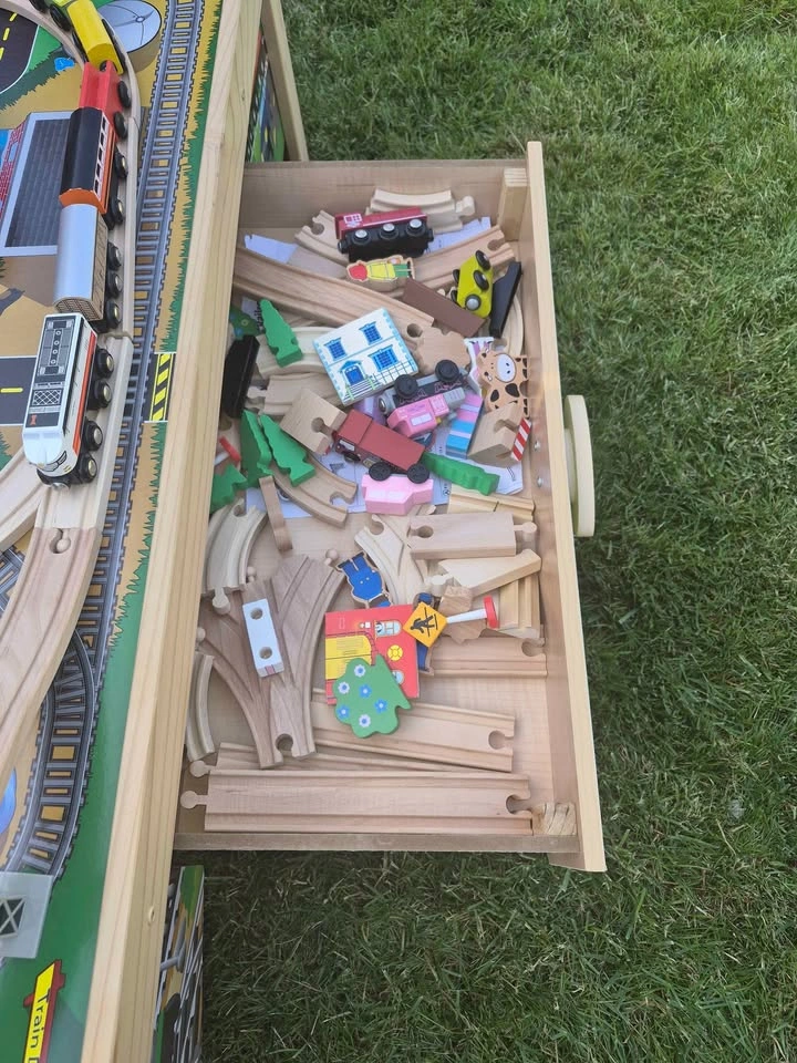 Imaginarium Mountain Pass Railroad Train Table - photo 4