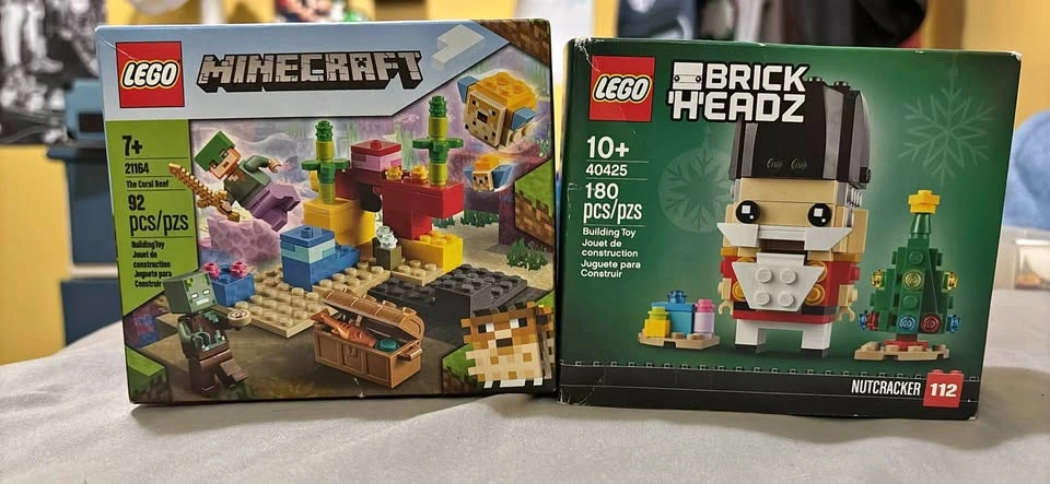 (Sealed) Discontinued Minecraft and Brickheadz set