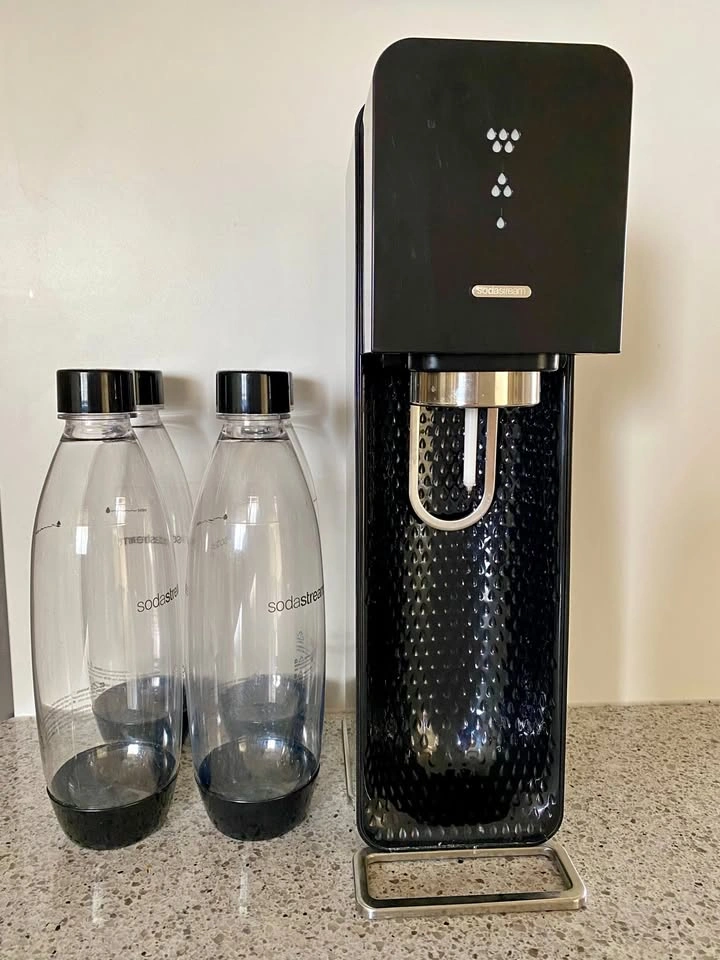 SodaStream with 4 bottles