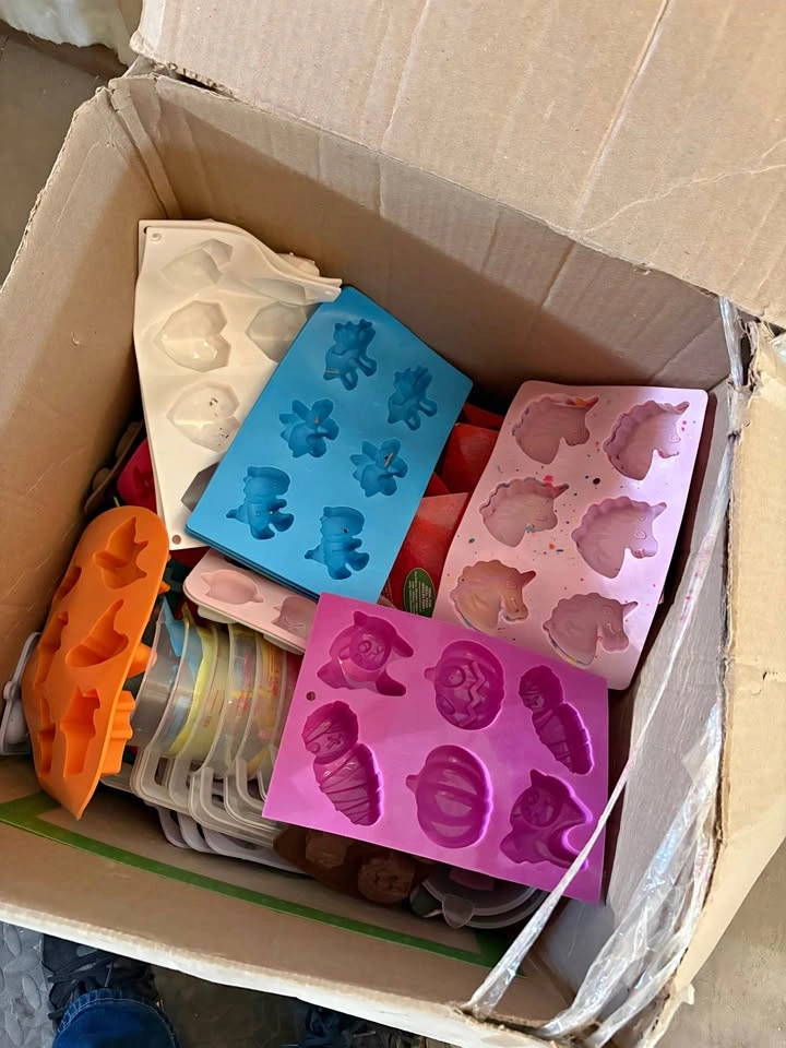 Huge Crayola Crayon Lot