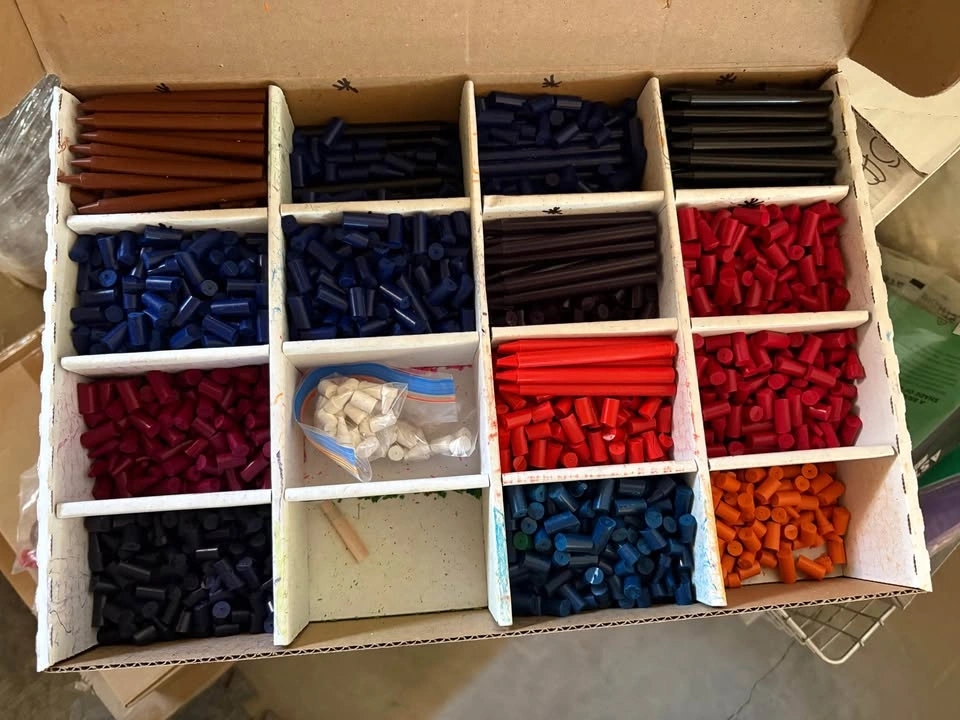 Huge Crayola Crayon Lot - photo 4