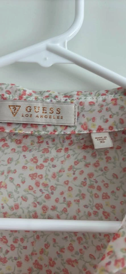 ✨ GUESS Floral Button-Up Shirt – XS ✨ - photo 2