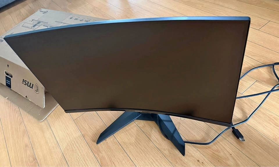MSI MAG 27CQ6F CURVED gaming monitor