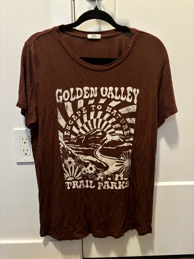 Ardene Golden Valley Graphic Tee