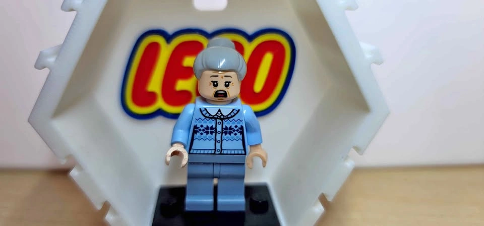 LEGO aunt may Minifigure