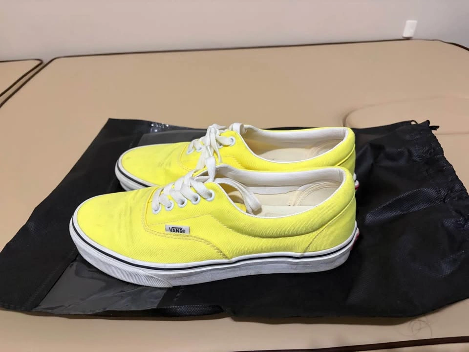 Women’s yellow Vans sneakers (size 8.5) - photo 2