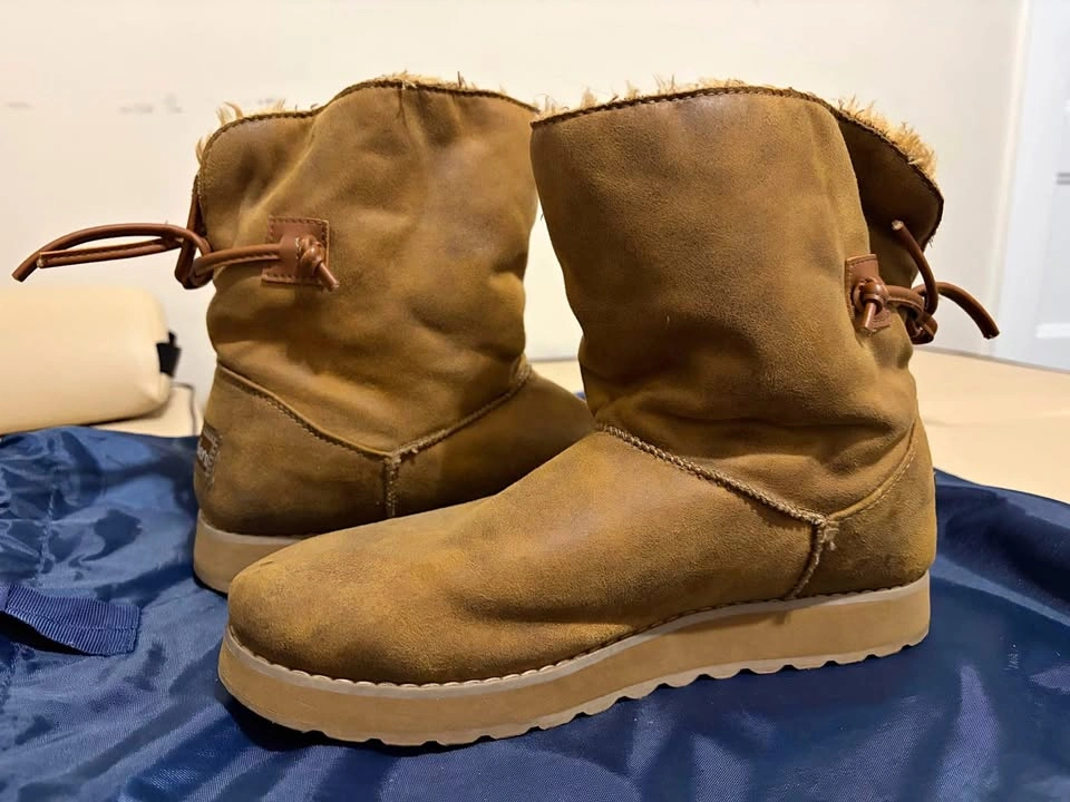 Skechers women’s suede and fur winter boots in brown