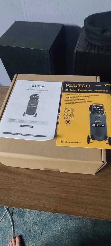 Klutch 20gal air compressor - photo 3